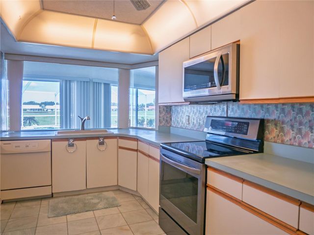 1936 WOLF LAUREL DRIVE, Sun City Center, FL 33573