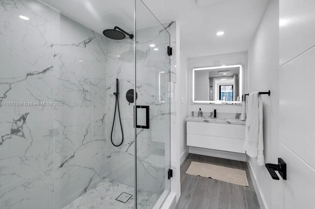 2555 Collins Ave 2200, Miami Beach, FL 33140