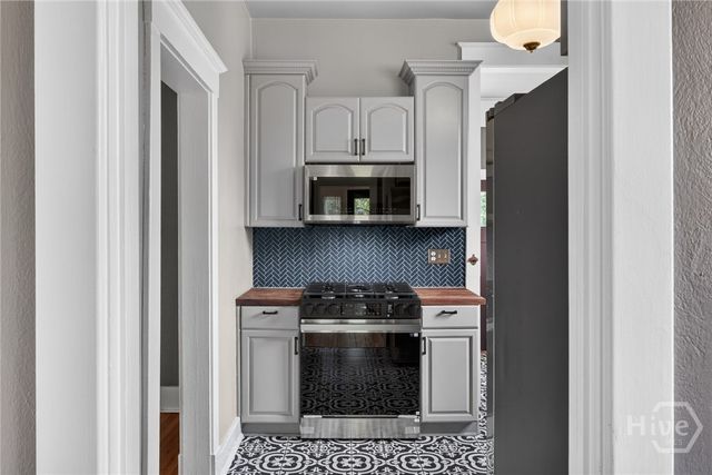 1901 E Henry Street, Savannah, GA 31404