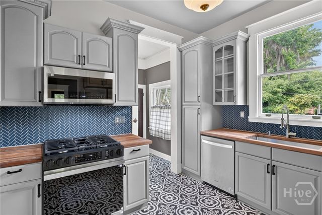 1901 E Henry Street, Savannah, GA 31404