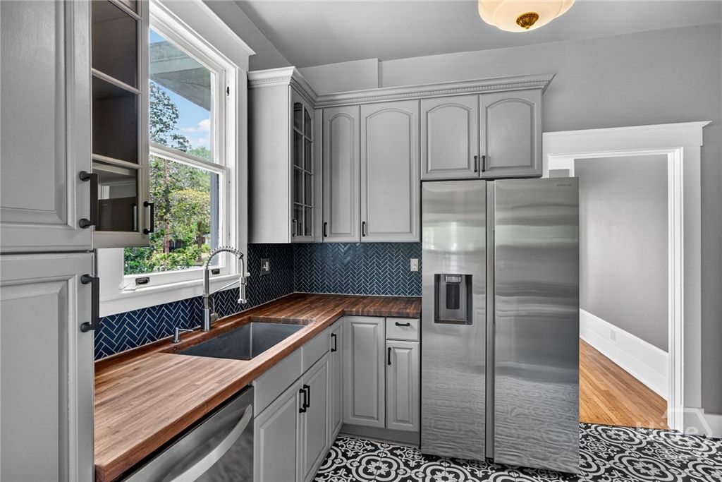 Image 29 of property listing at 1901 E Henry Street, Savannah, GA 31404
