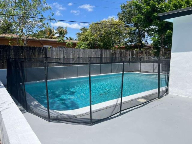 3631 NW 33rd Avenue, Lauderdale Lakes, FL 33309