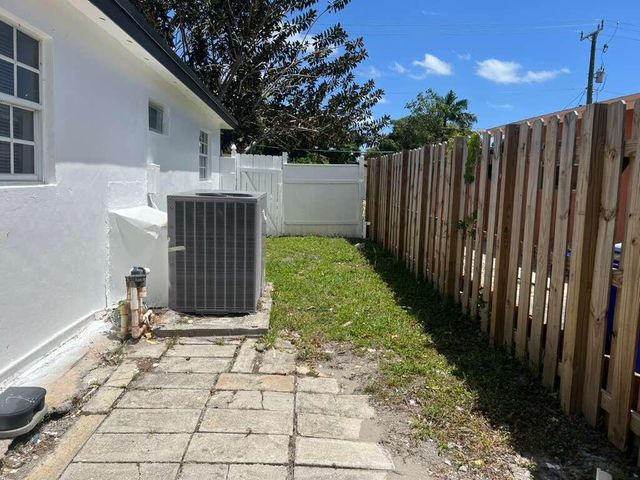 3631 NW 33rd Avenue, Lauderdale Lakes, FL 33309