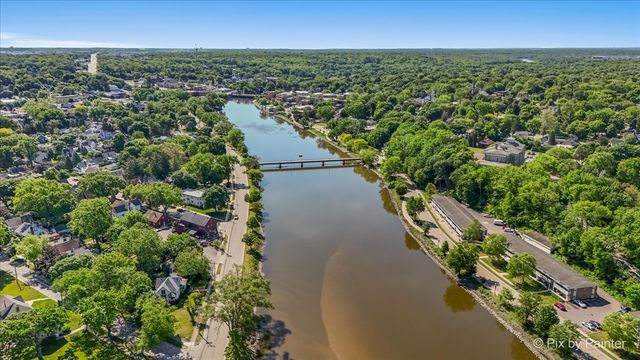 236 Short Street, East Dundee, IL 60118