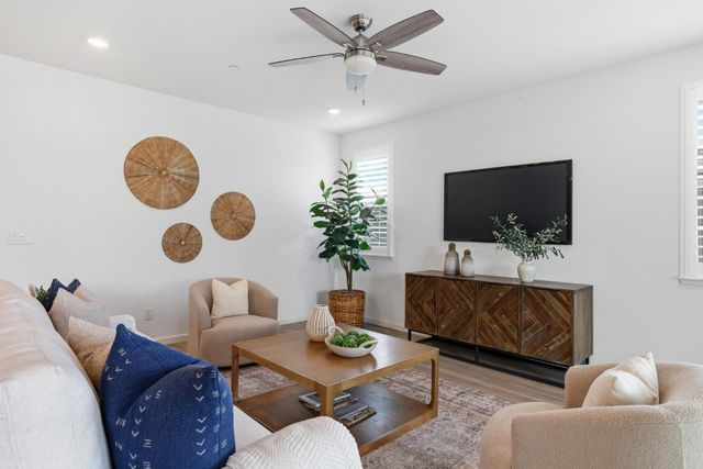 979 Carson River Dr, Lincoln, CA 95648