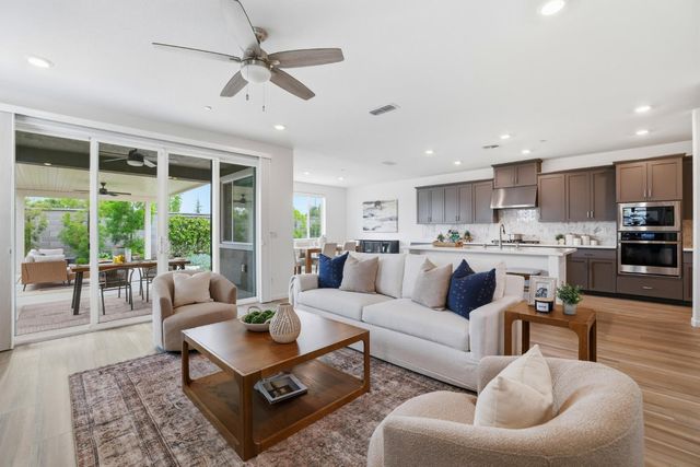 979 Carson River Dr, Lincoln, CA 95648