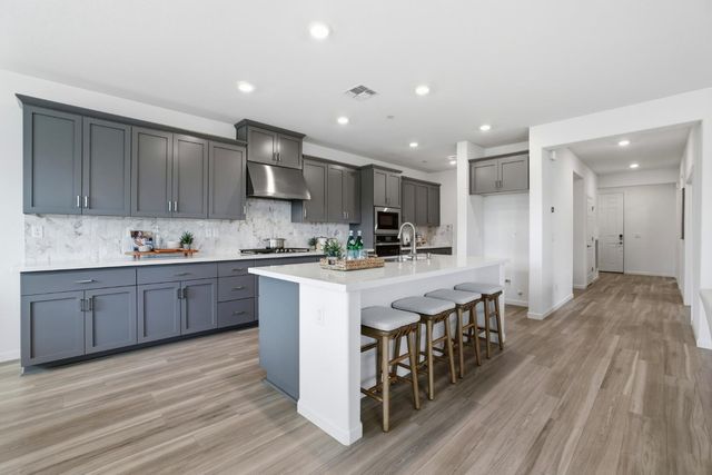 979 Carson River Dr, Lincoln, CA 95648