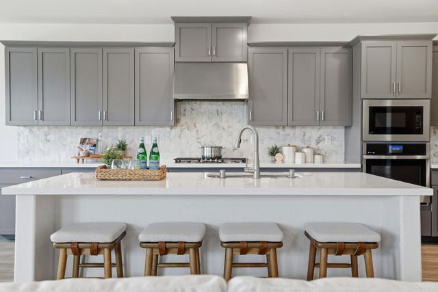 979 Carson River Dr, Lincoln, CA 95648