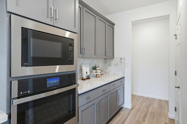979 Carson River Dr, Lincoln, CA 95648