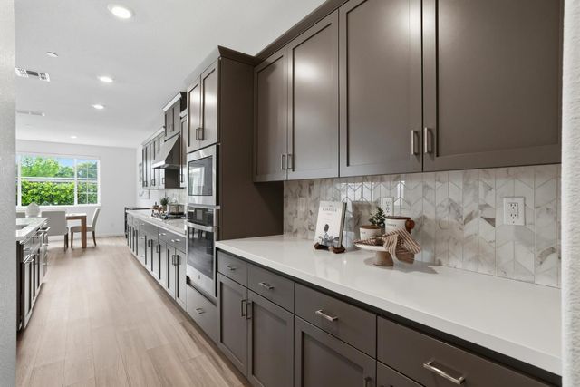 979 Carson River Dr, Lincoln, CA 95648