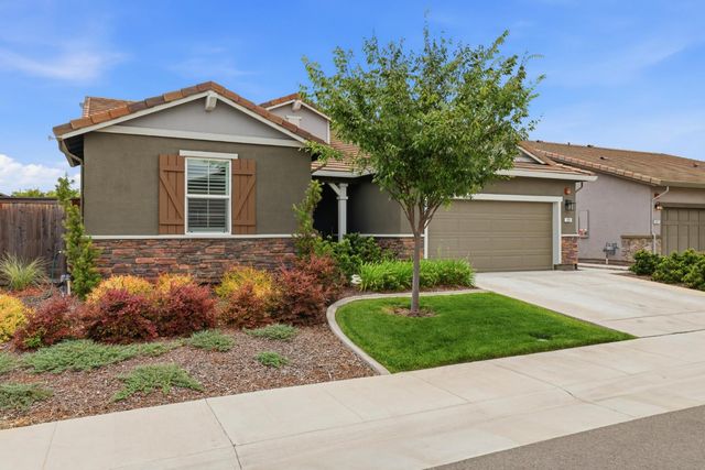 979 Carson River Dr, Lincoln, CA 95648