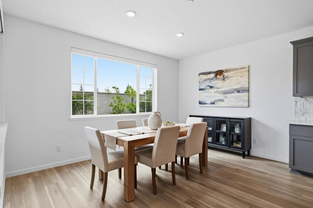 979 Carson River Dr, Lincoln, CA 95648
