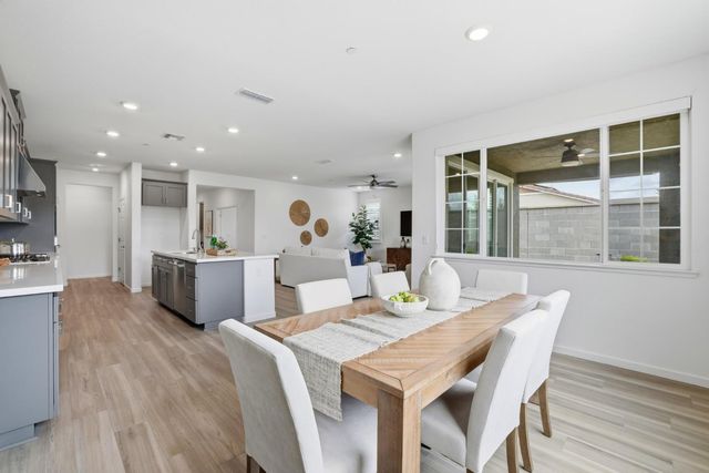 979 Carson River Dr, Lincoln, CA 95648
