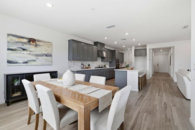 979 Carson River Dr, Lincoln, CA 95648