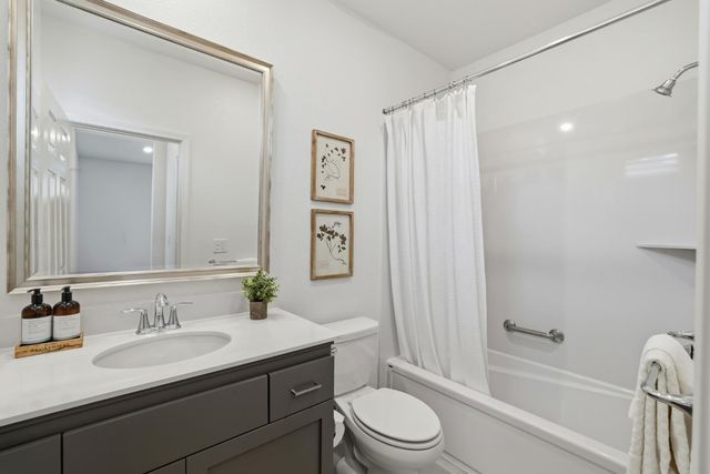 979 Carson River Dr, Lincoln, CA 95648