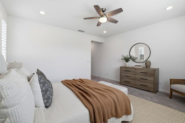 979 Carson River Dr, Lincoln, CA 95648