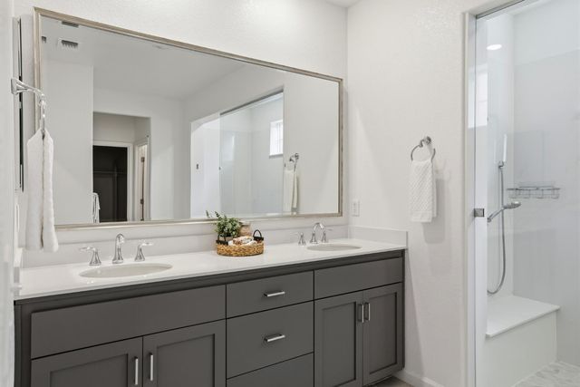 979 Carson River Dr, Lincoln, CA 95648