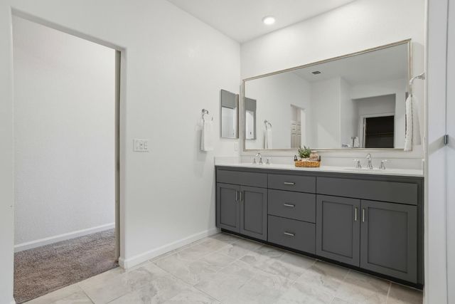 979 Carson River Dr, Lincoln, CA 95648