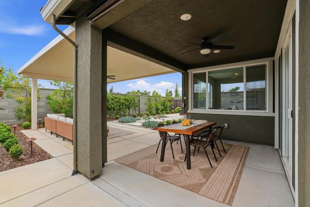 979 Carson River Dr, Lincoln, CA 95648