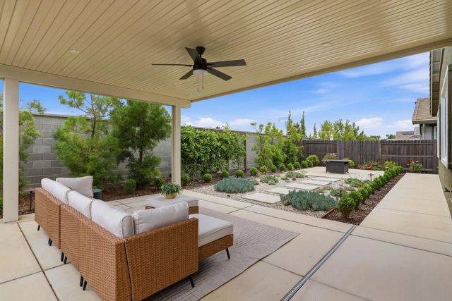 979 Carson River Dr, Lincoln, CA 95648
