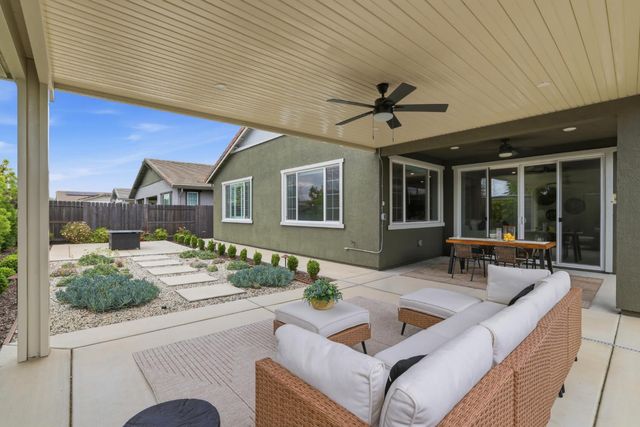 979 Carson River Dr, Lincoln, CA 95648