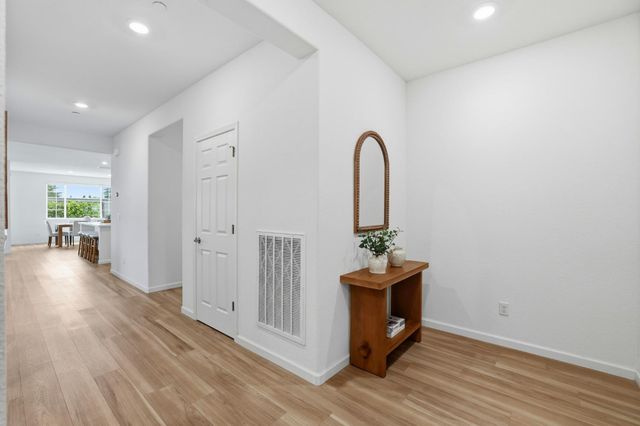 979 Carson River Dr, Lincoln, CA 95648