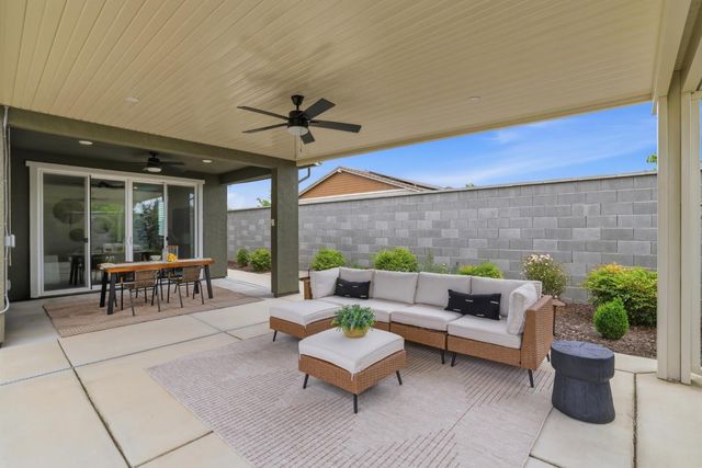 979 Carson River Dr, Lincoln, CA 95648