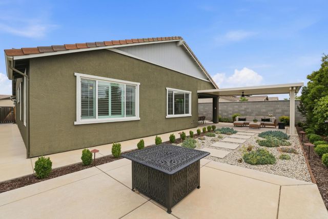 979 Carson River Dr, Lincoln, CA 95648