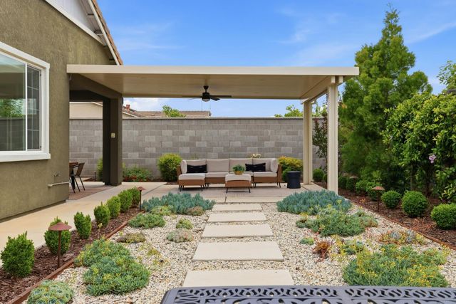 979 Carson River Dr, Lincoln, CA 95648
