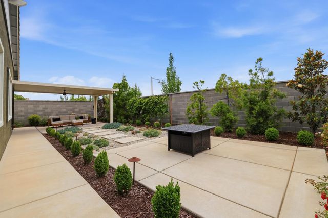 979 Carson River Dr, Lincoln, CA 95648