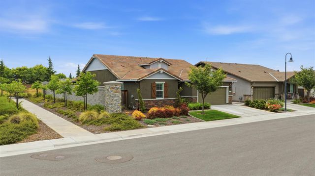 979 Carson River Dr, Lincoln, CA 95648