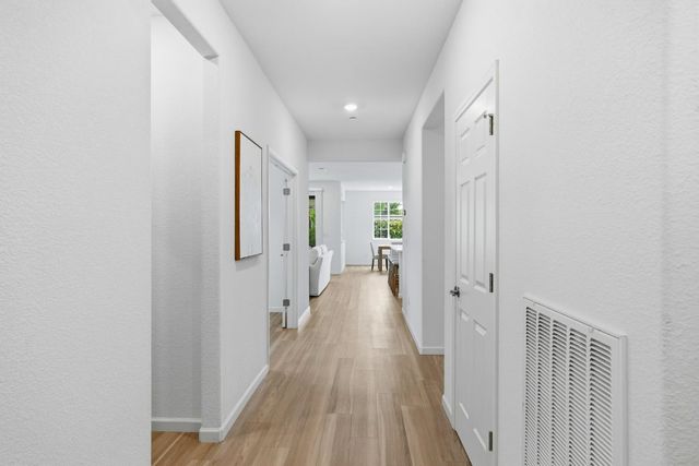 979 Carson River Dr, Lincoln, CA 95648