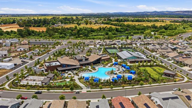 979 Carson River Dr, Lincoln, CA 95648