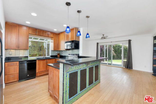 4302 Torreon Drive, Woodland Hills (los Angeles), CA 91364