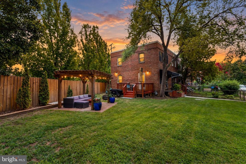 245 BUCHANAN ST, Alexandria, VA 22314