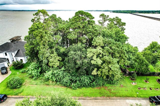 19327 Aquatic Drive, Houston, TX 77346