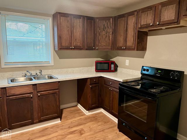 1302 W Huntington Avenue W, Jonesboro, AR 72401