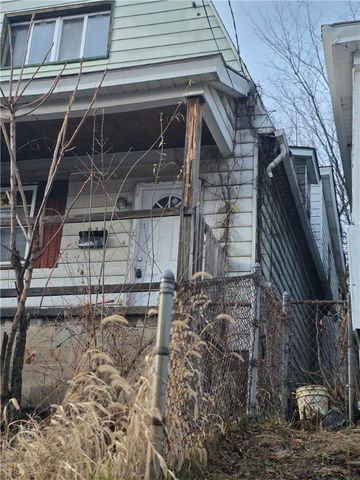 830 Frank St, Mckees Rocks, PA 15136