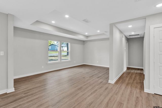 1448 Crescent Dr, Tyler, TX 75702