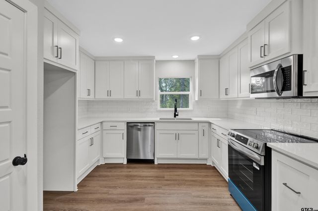 1448 Crescent Dr, Tyler, TX 75702