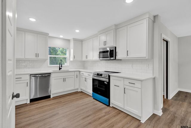 1448 Crescent Dr, Tyler, TX 75702