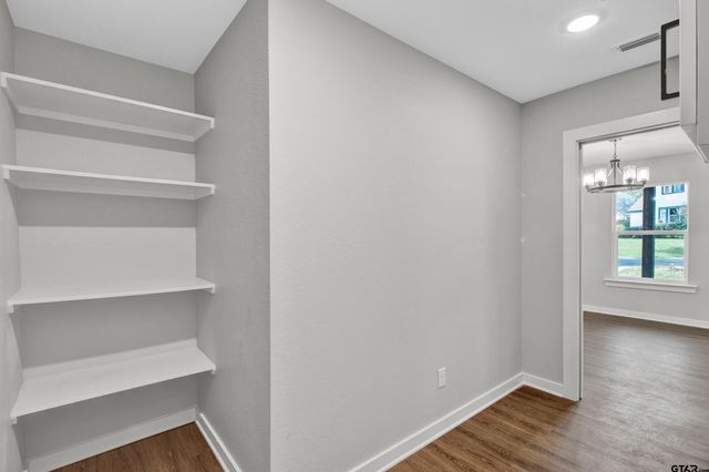 1448 Crescent Dr, Tyler, TX 75702