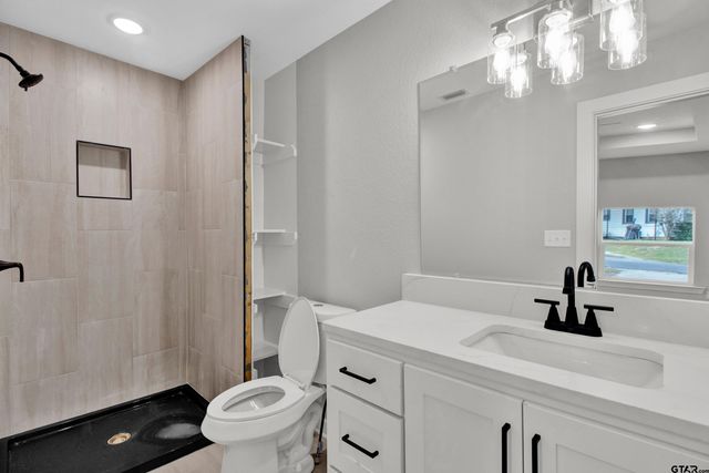 1448 Crescent Dr, Tyler, TX 75702