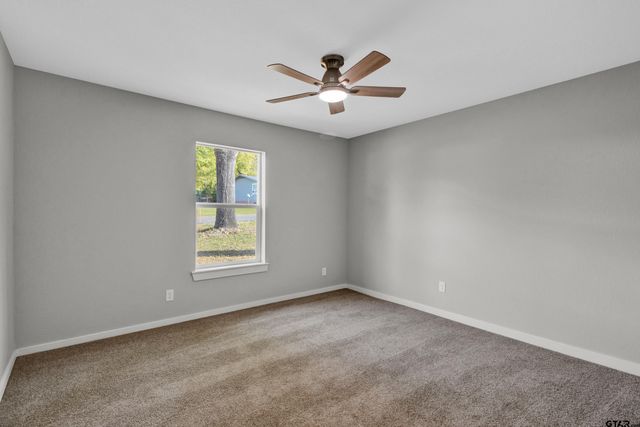 1448 Crescent Dr, Tyler, TX 75702