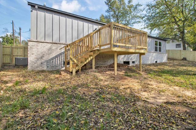 1448 Crescent Dr, Tyler, TX 75702