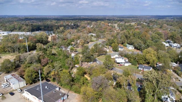 1448 Crescent Dr, Tyler, TX 75702