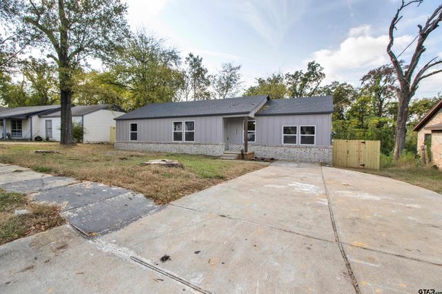 1448 Crescent Dr, Tyler, TX 75702