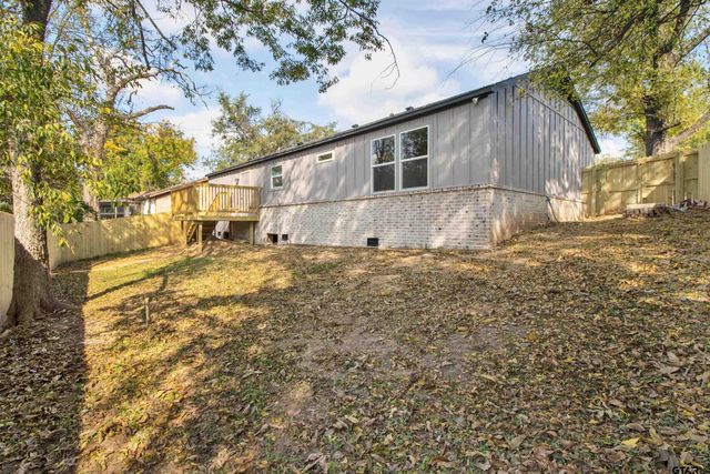 1448 Crescent Dr, Tyler, TX 75702