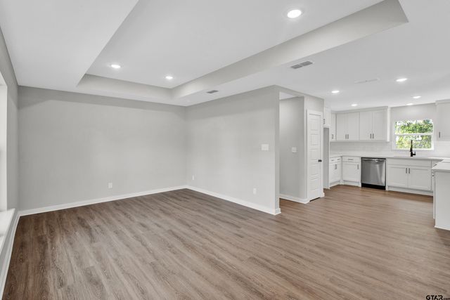 1448 Crescent Dr, Tyler, TX 75702