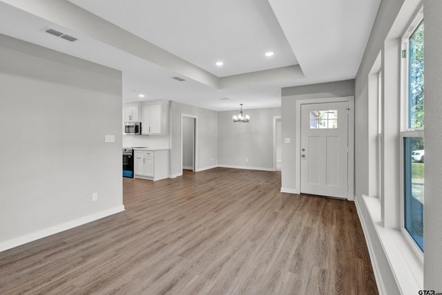 1448 Crescent Dr, Tyler, TX 75702